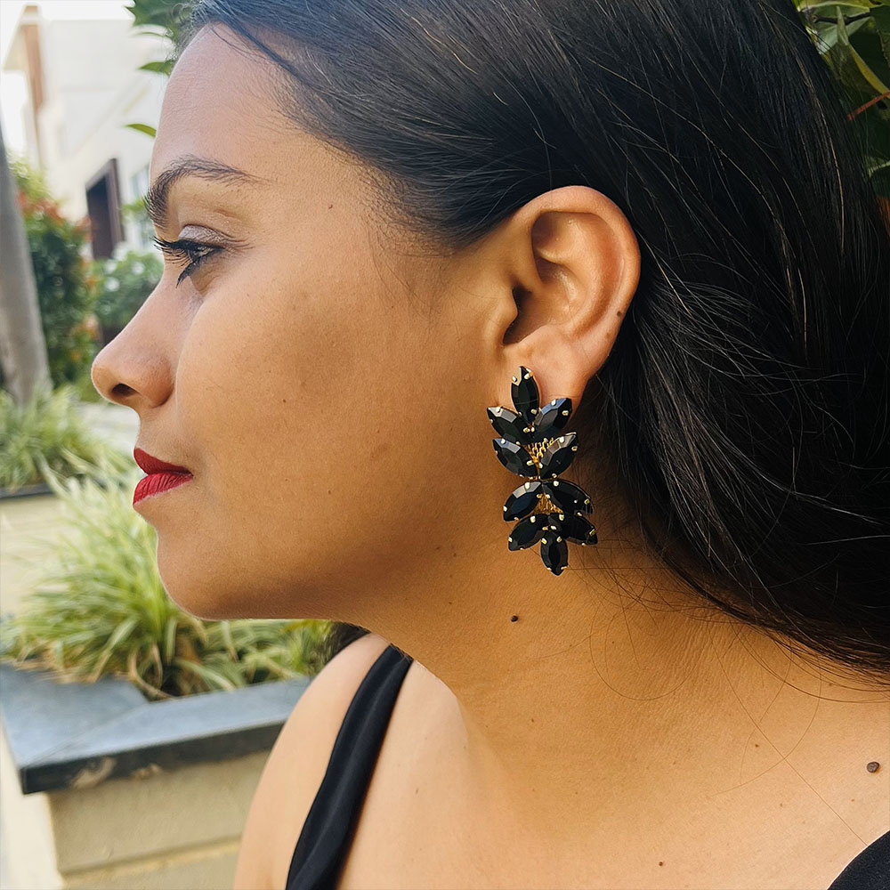 Hiraola's Product Image