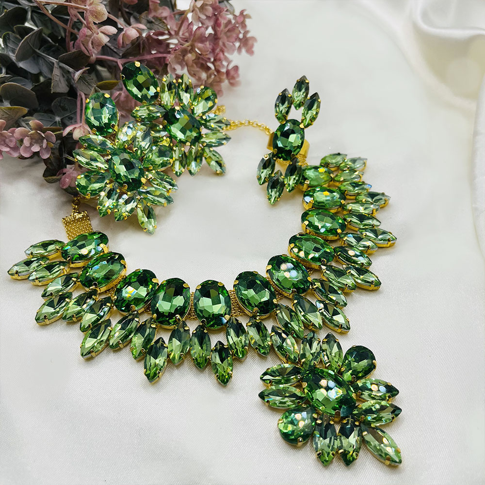 Hiraola's Product Image