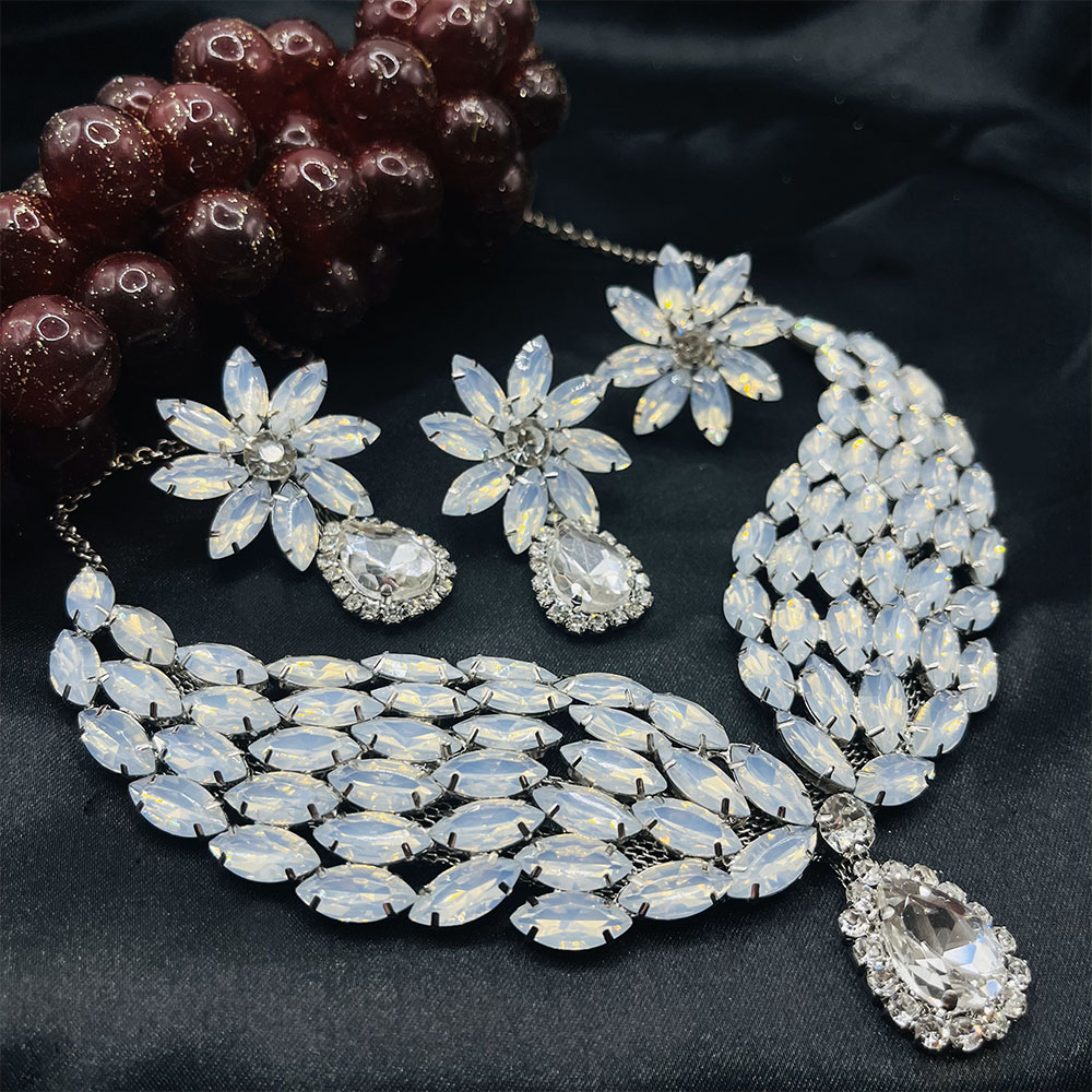 Hiraola's Product Image