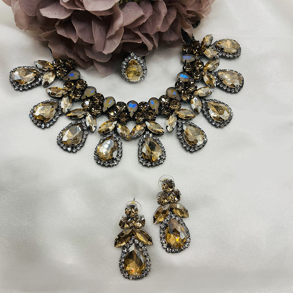 Hiraola's Product Image