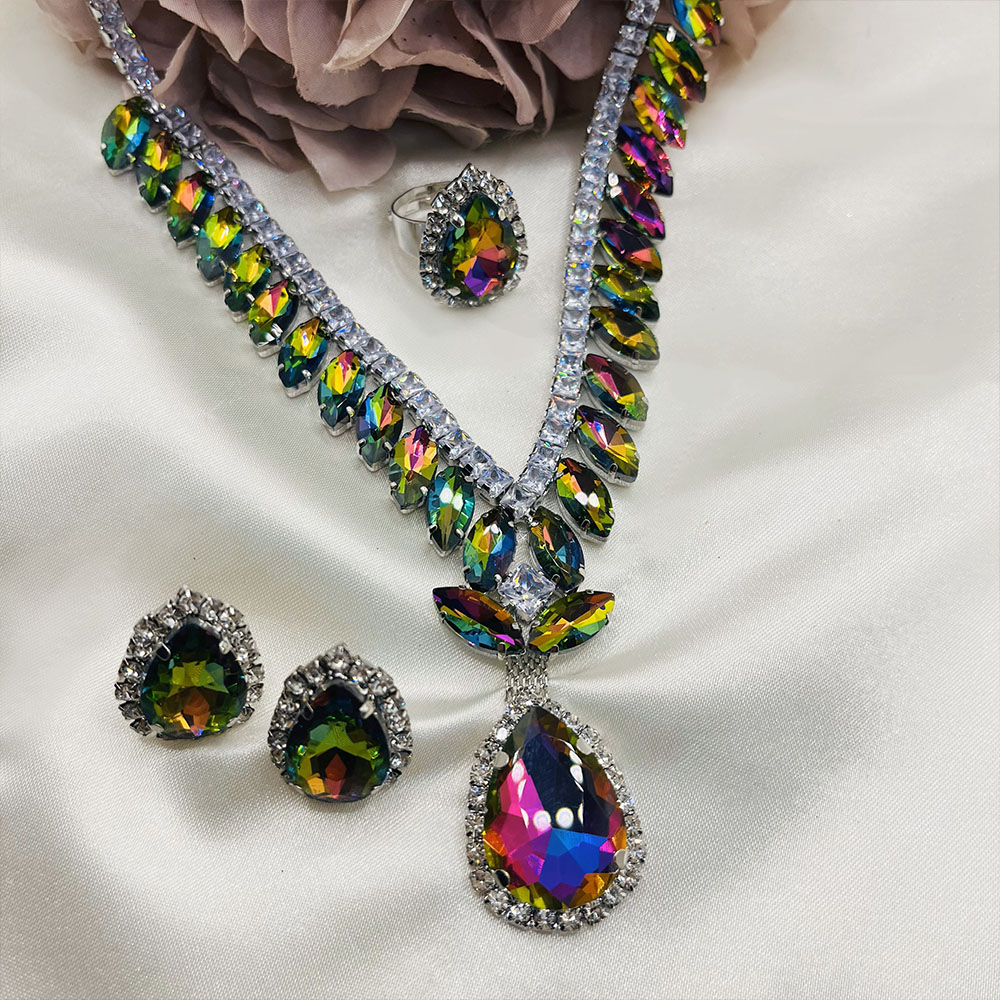 Hiraola's Product Image